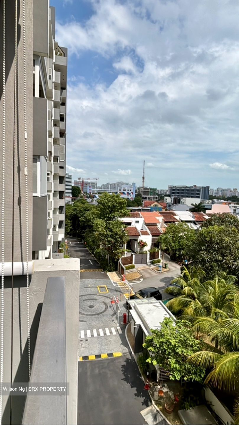 Vacanza @ East (D14), Condominium #580646811
